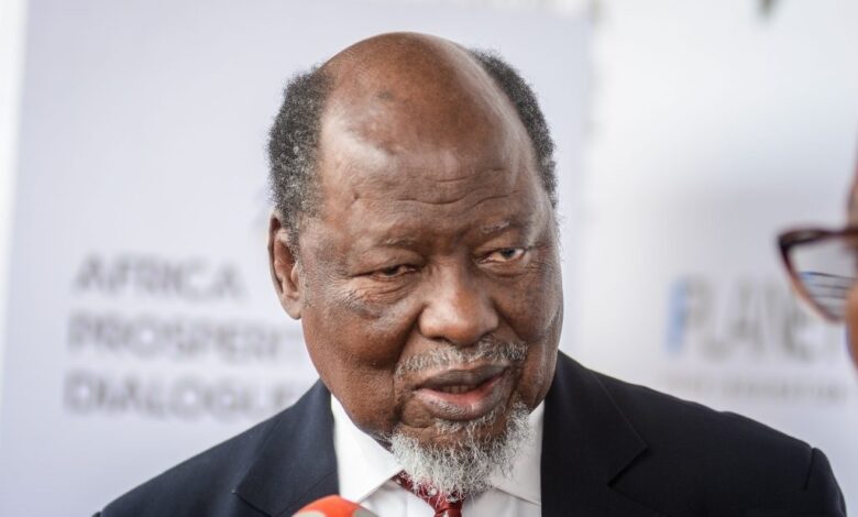 Joaquim Chissano enaltece percurso do general Joaquim Munhepe na luta de libertação - Rádio Moçambique