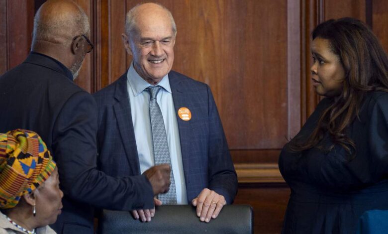 Roelf Meyer apontado como embaixador da África do Sul em Washington - Rádio Moçambique