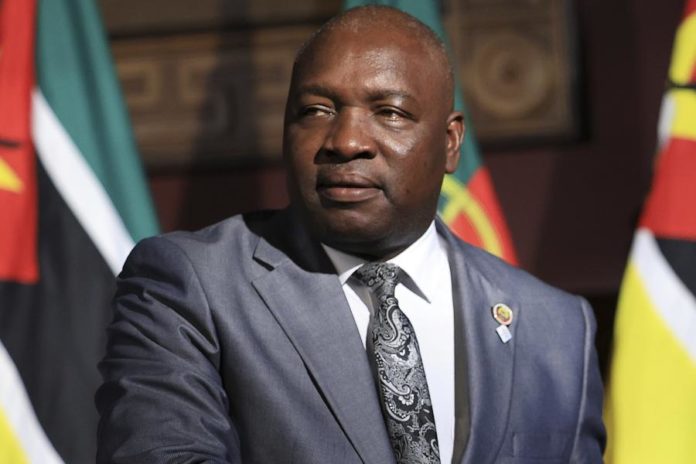 Ministro da Justiça defende maior credibilidade e eficiência no sistema judicial em Moçambique - Rádio Moçambique