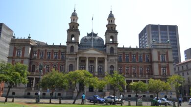 Ministros da Justiça e Segurança da África do Sul debatem protestos contra imigração - Rádio Moçambique