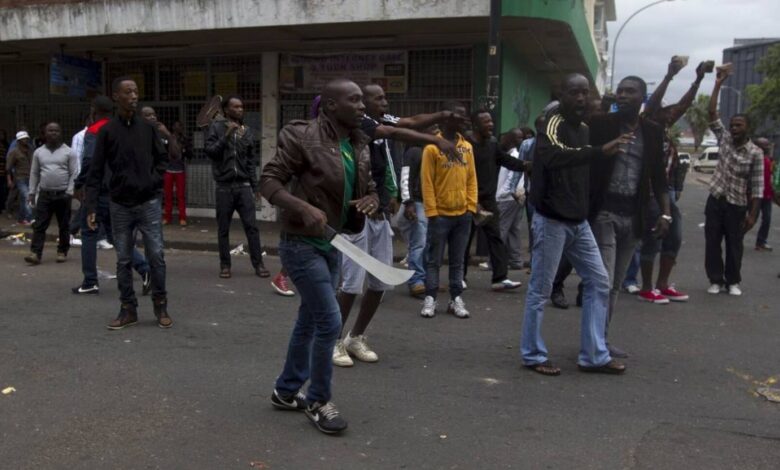Mais de 500 moçambicanos regressam ao país após ataques xenófobos - Rádio Moçambique