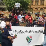 Sul-africanos marcham em Gauteng para exigir prioridade no acesso ao emprego - Rádio Moçambique