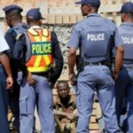 Polícia sul-africana detém suspeitos de assassinar moçambicano em ataque xenófobo - Rádio Moçambique