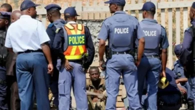 Polícia sul-africana detém suspeitos de assassinar moçambicano em ataque xenófobo - Rádio Moçambique