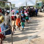 Governo apela ao regresso voluntário de moçambicanos em situação irregular na África do Sul - Rádio Moçambique