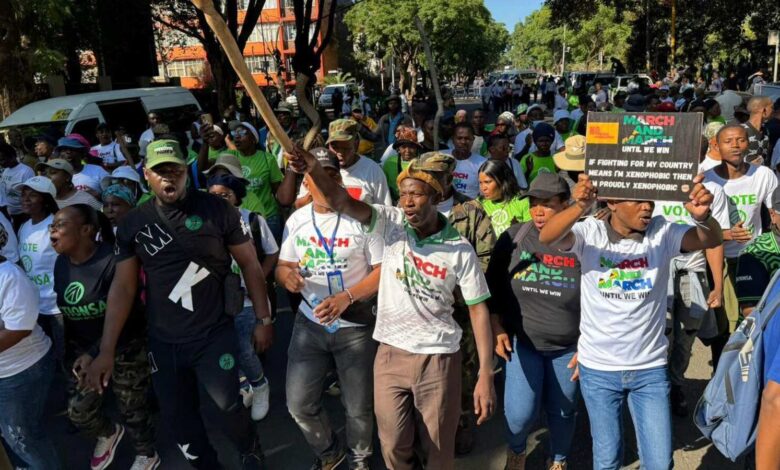 Ataques anti-imigrantes na África do Sul afectam 283 cidadãos moçambicanos - Rádio Moçambique