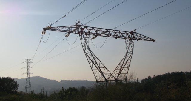 Seis comunidades de Chibuto vão beneficiar de energia da rede nacional até ao fim do ano - Rádio Moçambique