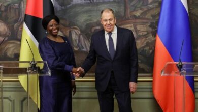 Ministro dos Negócios Estrangeiros da Rússia chega a Moçambique a convite de Maria Manuela Lucas - Rádio Moçambique