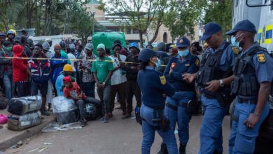 Protestos anti-imigração: autoridades sul-africanas prendem centenas de suspeitos - Rádio Moçambique