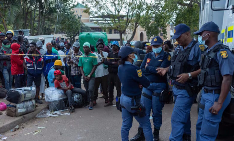 Protestos anti-imigração: autoridades sul-africanas prendem centenas de suspeitos - Rádio Moçambique