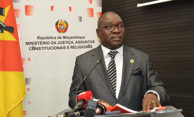 Ministro da Justiça defende reforço da prevenção de conflitos no País - Rádio Moçambique