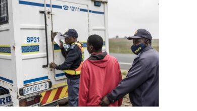 Polícia sul-africana detém mais de oito mil estrangeiros por violação das leis de imigração - Rádio Moçambique