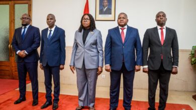 Primeira-Ministra confere posse a novos quadros de direcção e assistência governamental - Rádio Moçambique