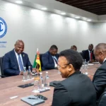 Daniel Chapo e Ramphosa reúnem-se á margem da cimeira da SADC - Rádio Moçambique
